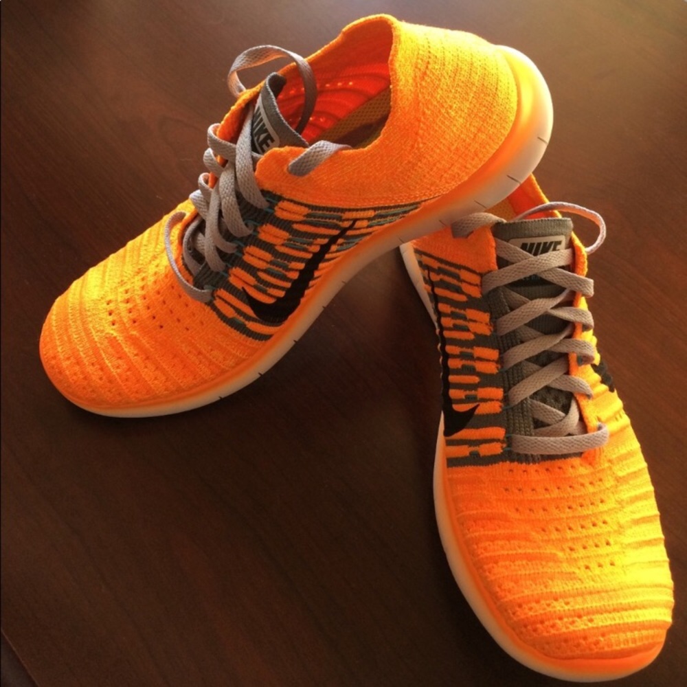 Nike free flyknit running shoes